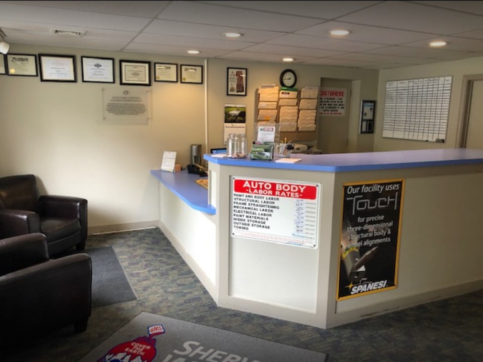The Fort Hill Collision office and front desk